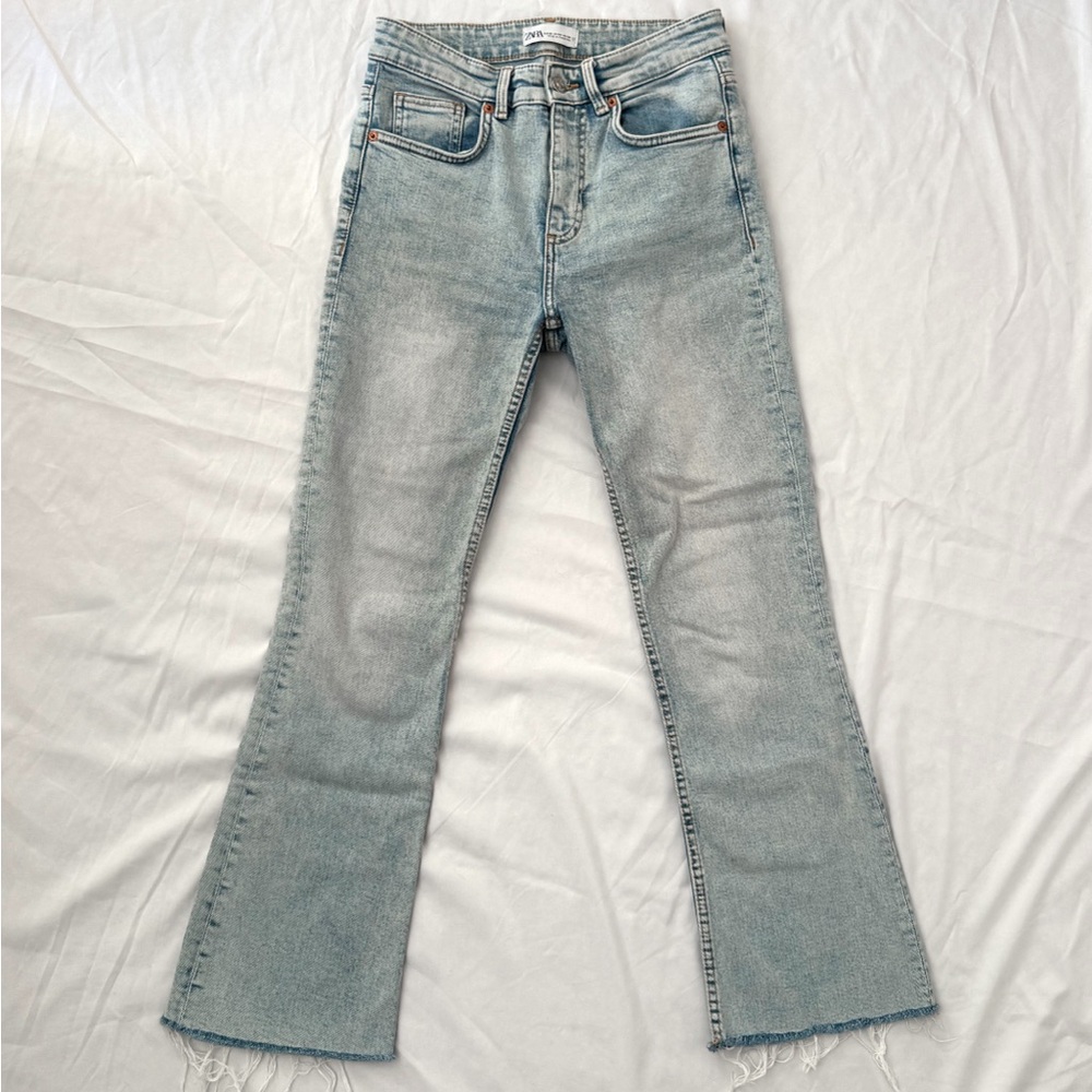 Zara Light Blue Wash Flare Jeans / Mid Rise